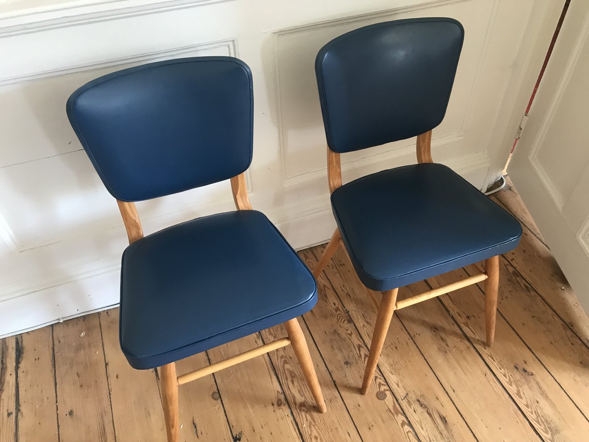 gladstonedeal's tweet photo. #thefrenchpolisher #onewomanshow finished these beauties today. #happyclient #vintagechairs #restorenotreplace #SupportSmallBusinesses #vintage #lovelylegs https://t.co/FWeOH4pKRf