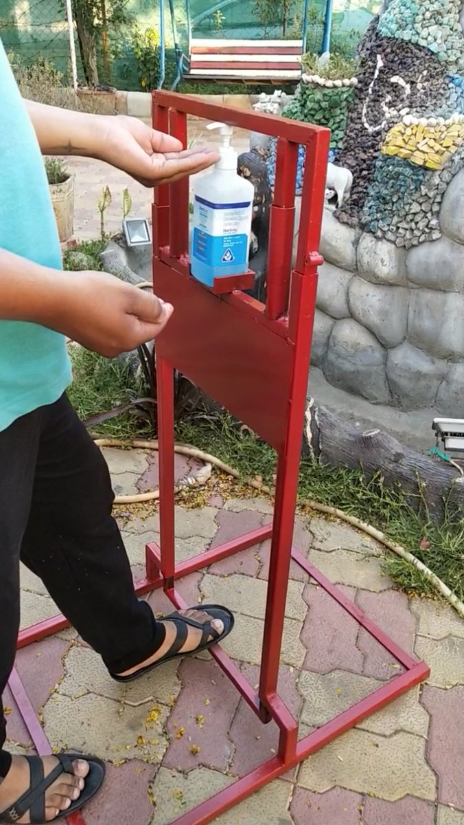 KapatelRaxit's tweet photo. @UniCreativeArts Raxit from CBM group stuck I'm Indian and grab the opportunity in lock down and I made a foot operated sanitizer dispenser to help the people to the spread. Cost just around 7£. Just to help society with some creativity. https://t.co/i8N7dXaukg