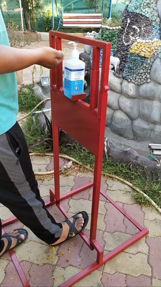 KapatelRaxit's tweet photo. @UniCreativeArts Raxit from CBM group stuck I'm Indian and grab the opportunity in lock down and I made a foot operated sanitizer dispenser to help the people to the spread. Cost just around 7£. Just to help society with some creativity. https://t.co/i8N7dXaukg