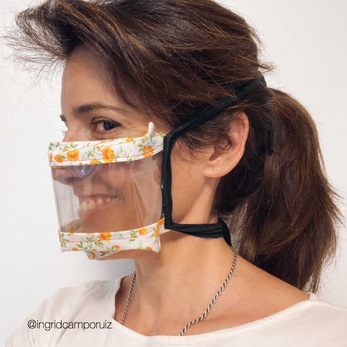 ingridcamporuiz's tweet photo. He hecho 16 mascarillas transparentes para donar a @ayto_torre según mi propio diseño y pensando en personas como #sordos , con problemas de audición, o que necesitan ver una sonrisa. Tutorial: 
https://t.co/EZdmf3Dtr7

#sordo #MascarillasParaTodos #mascarillas #madrid #españa https://t.co/NPhFunKXS5