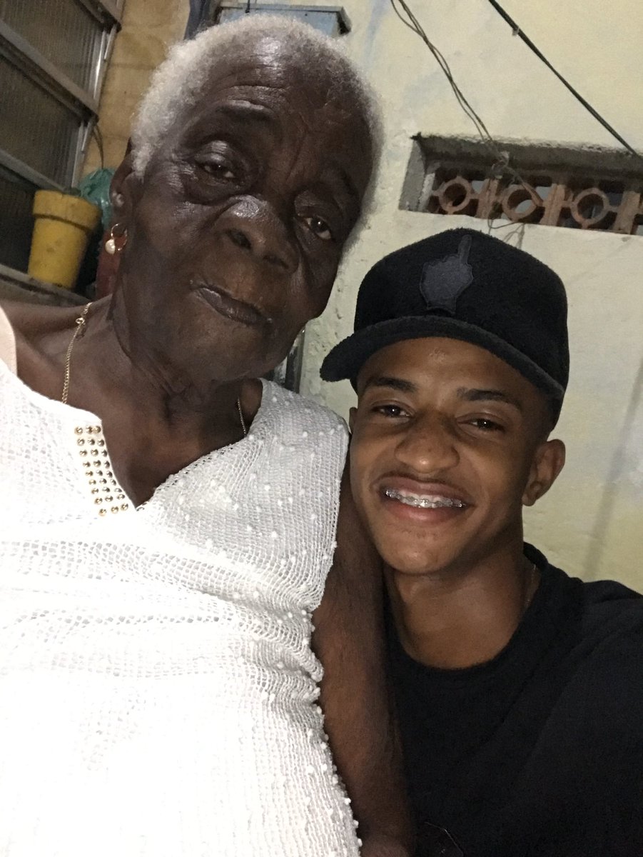 LeleoA2015's tweet photo. porque voce minha velha? uma pessoa de grande importância na minha vida, pq ??? 😭😭😭😭😭 , não esperava que isso iria acontecer agora, sei que ja estava aos seus 90 anos, mas não era a sua hora. EU TE AMO MUITO VÓ 😭😭😭😭😭😭😭😭 https://t.co/InuEtECmlc
