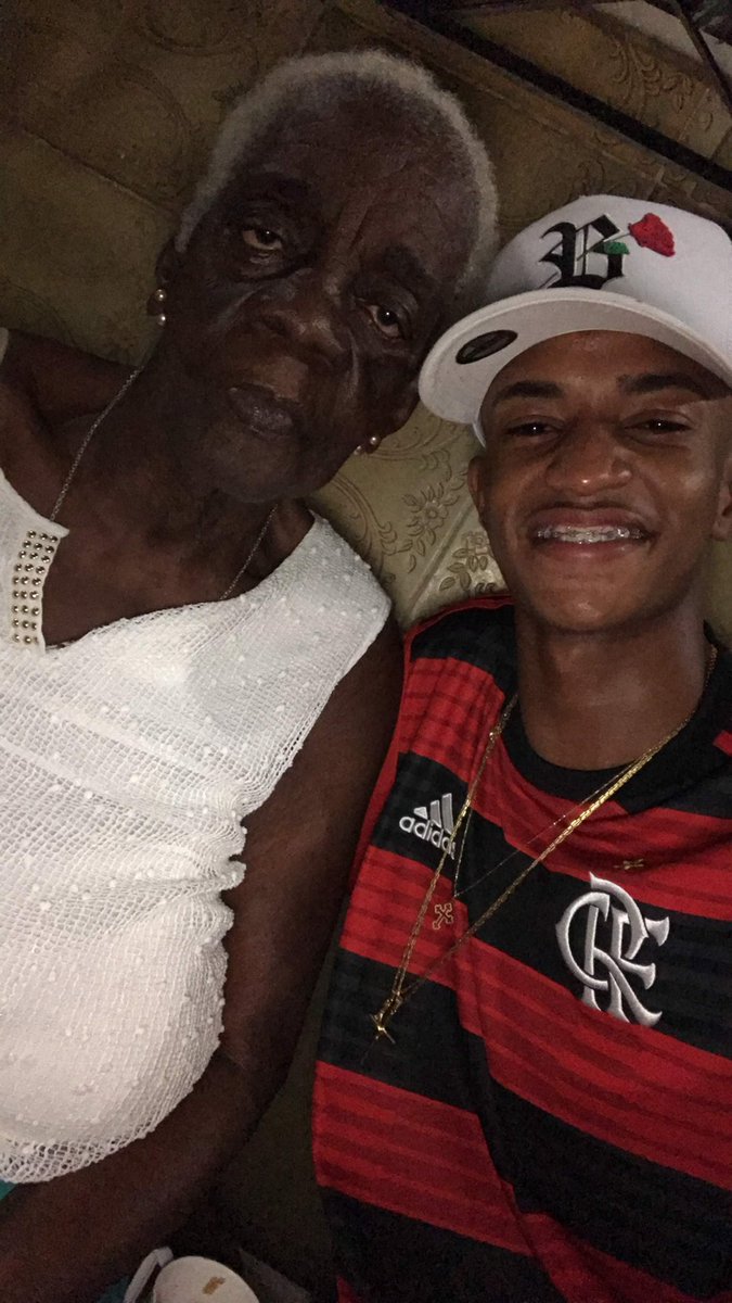 LeleoA2015's tweet photo. porque voce minha velha? uma pessoa de grande importância na minha vida, pq ??? 😭😭😭😭😭 , não esperava que isso iria acontecer agora, sei que ja estava aos seus 90 anos, mas não era a sua hora. EU TE AMO MUITO VÓ 😭😭😭😭😭😭😭😭 https://t.co/InuEtECmlc