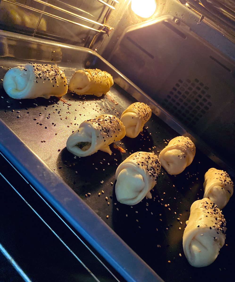 dxysl_'s tweet photo. Hinter den Kulissen.
#RamadanKitchen
#RamadanKareem
#PatatesliPoğaça https://t.co/ejagDziyA6