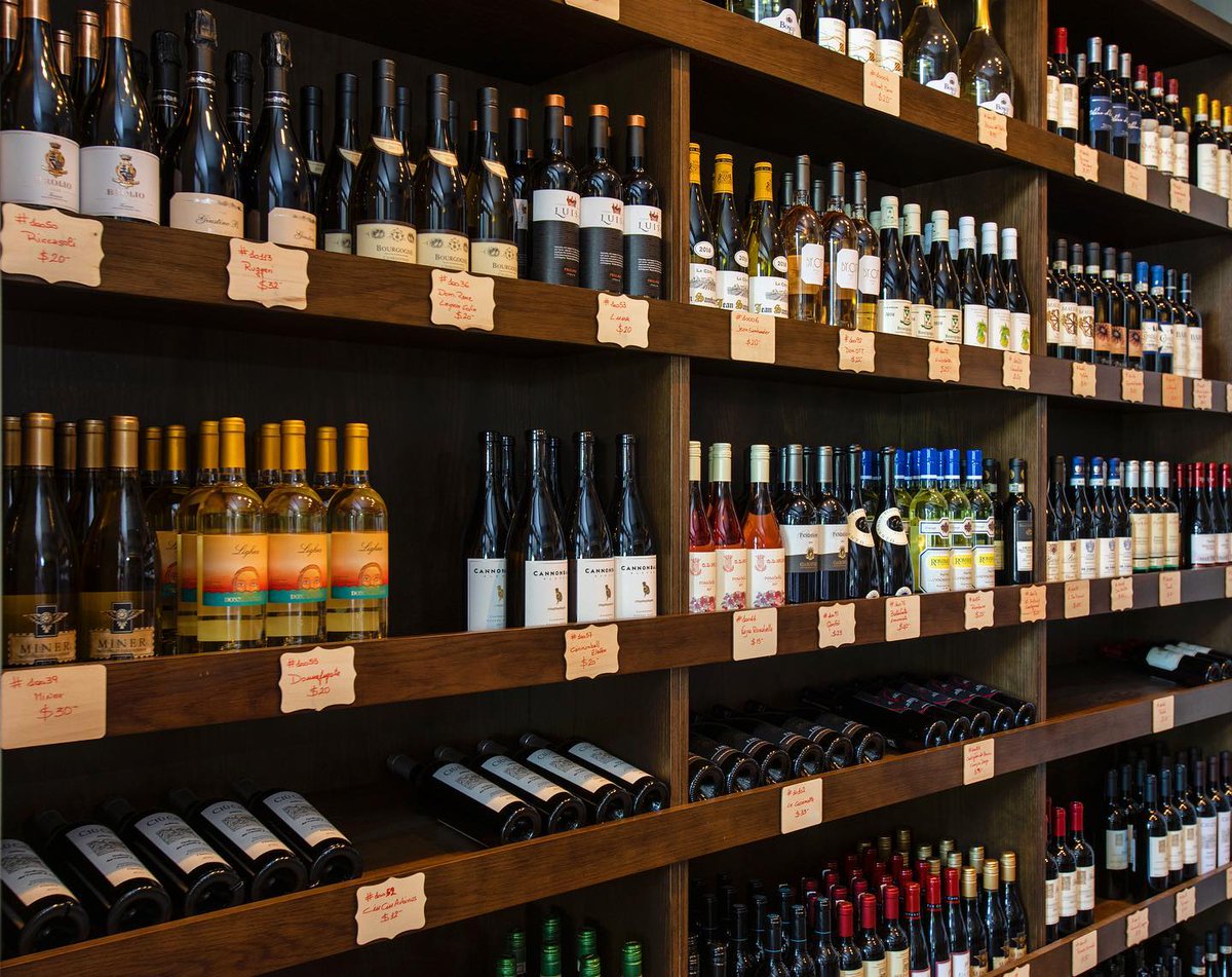 TheWoodlandsCVB's tweet photo. Bonus: The Sommelier at Sorriso really knows his stuff! Giorgio was born and raised in Italy and moved to the US in 2000. If you stop by Sorriso, be sure to take a peek at the 2,500-bottle wine inventory and ask for suggestions. #VirtualRoadTrip #wine #SoWoodlands https://t.co/eoWZTQq6tq