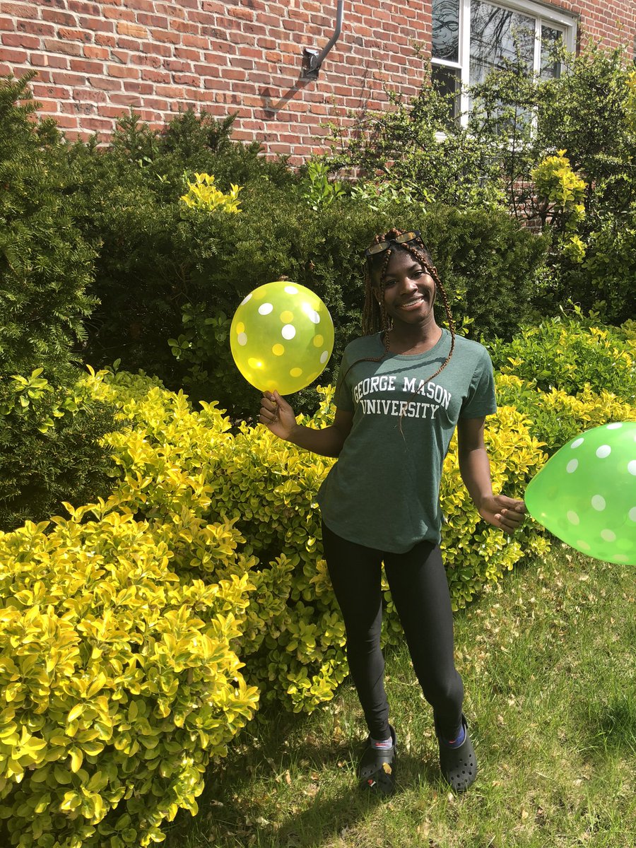 _slaaydiaa's tweet photo. George Mason University’24 💚💛. Blessed to receive a full ride to a D1 university where I will continue my athletic and academic career 😌🙏🏾 ! https://t.co/lZN149tat1