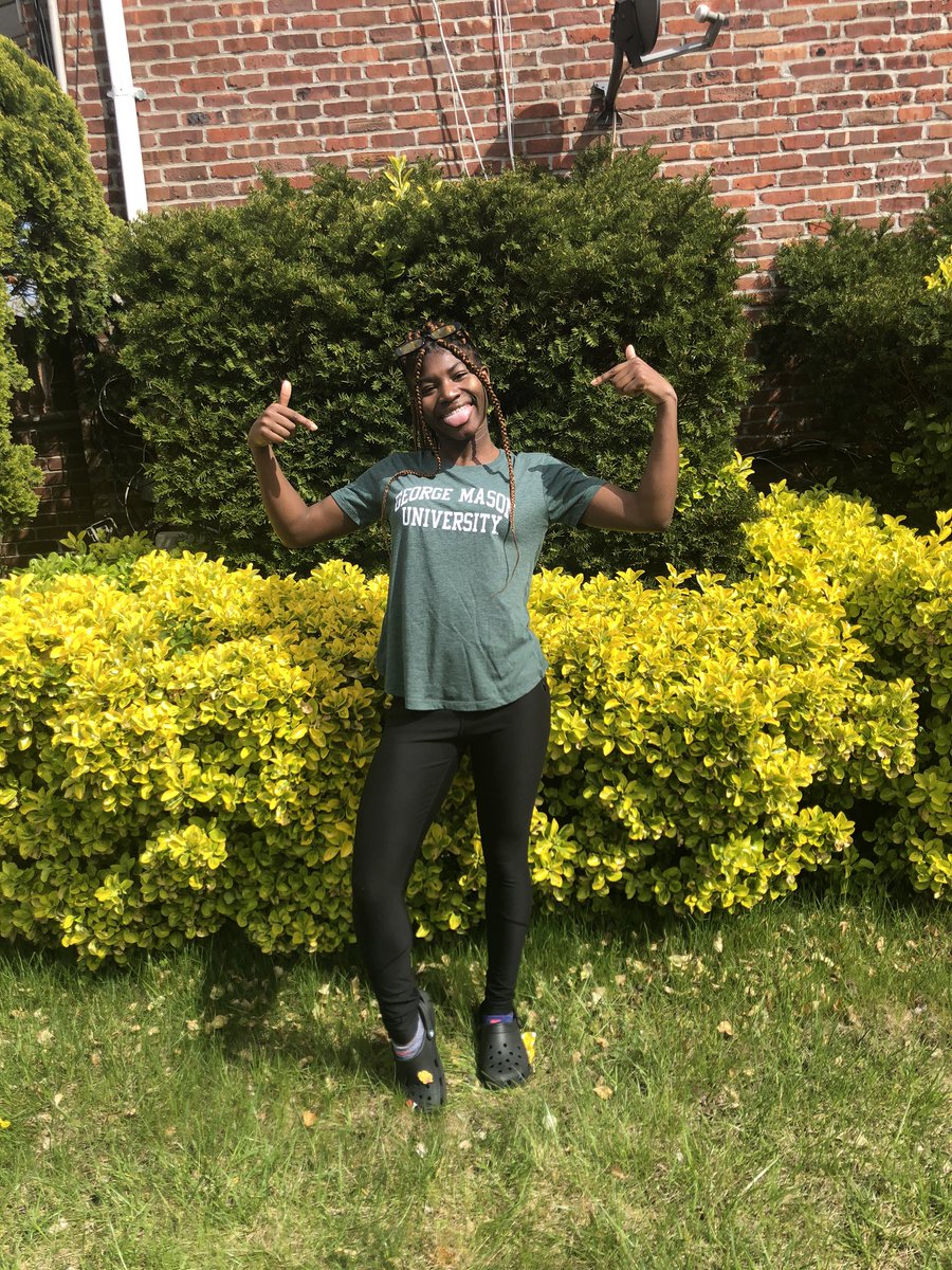 _slaaydiaa's tweet photo. George Mason University’24 💚💛. Blessed to receive a full ride to a D1 university where I will continue my athletic and academic career 😌🙏🏾 ! https://t.co/lZN149tat1