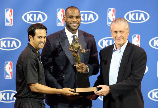 TheSportsFellas's tweet photo. OTD IN 2013: LeBron James wins his 4th MVP.

26.8 PPG
8.0 REB
7.3 AST
1.7 STL

57% FG%
41% 3PT FG%
75% FT%
60% eFG%

64% TS%
31.6 PER
14.6 OWS
19.3 WS
11.7 BPM

•26 games with 30+ PTs.
•36 Double Doubles.
•4 Triple Doubles.
•64/76 games shooting 50% or better (84%) https://t.co/GIKnv50DWS