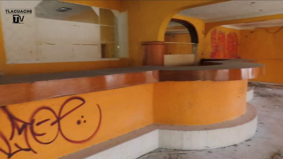 TlacuacheeTV's tweet photo. 🚧 ENCONTRAMOS UNA PERSONA EN RESTAURANTE ABANDONO | Exploracion urbana🚥🚧

📽️ VIDEO: https://t.co/Ak5yjZNjC6

#cancun #MexicoCity #Mexico #urbex #tlacuachetv #urbexworld #COVIDー19 #taekook #QuedateEnCasa #coronavirus #MocionDeCensura #Puebla #Poderoso #COVID19 #cuarentena https://t.co/0WJlh4mUAt
