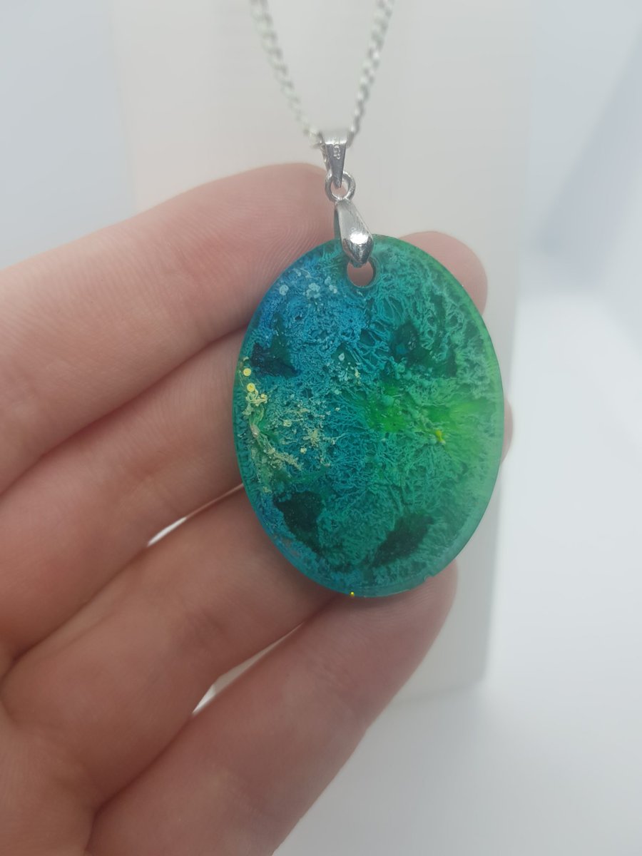 WowMakes's tweet photo. Blue &amp; Green Oval Necklace By Maisy Moo's - Visit Their Store >https://t.co/M65LJfUyKn< @WowMakes
 #resinaddict #resincharms #resinworks #resin  #resinmolds #epoxyresin #epoxyart #resinpour #demolding #resincrafts #resinart #resincharms #unmolding #resincharm #jewellery #Pendant https://t.co/pg0hxxuotO