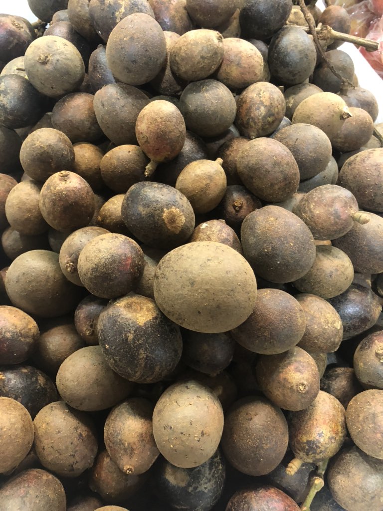 JinlanYang's tweet photo. Today first time to saw this type fruit on the fruit market in singapore. And I am no sure what’s this fruit name? Who know?🙏🙏 https://t.co/zFLU8NZ3d4