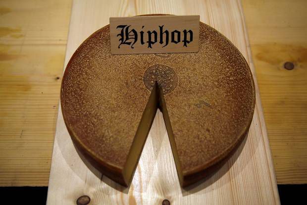 WFMU's tweet photo. Scientists played music to cheese as it aged. Hip-hop produced the funkiest flavor https://t.co/NRgC8zWB1G
(h/t @dmandl ) https://t.co/gwiL4wGc6G