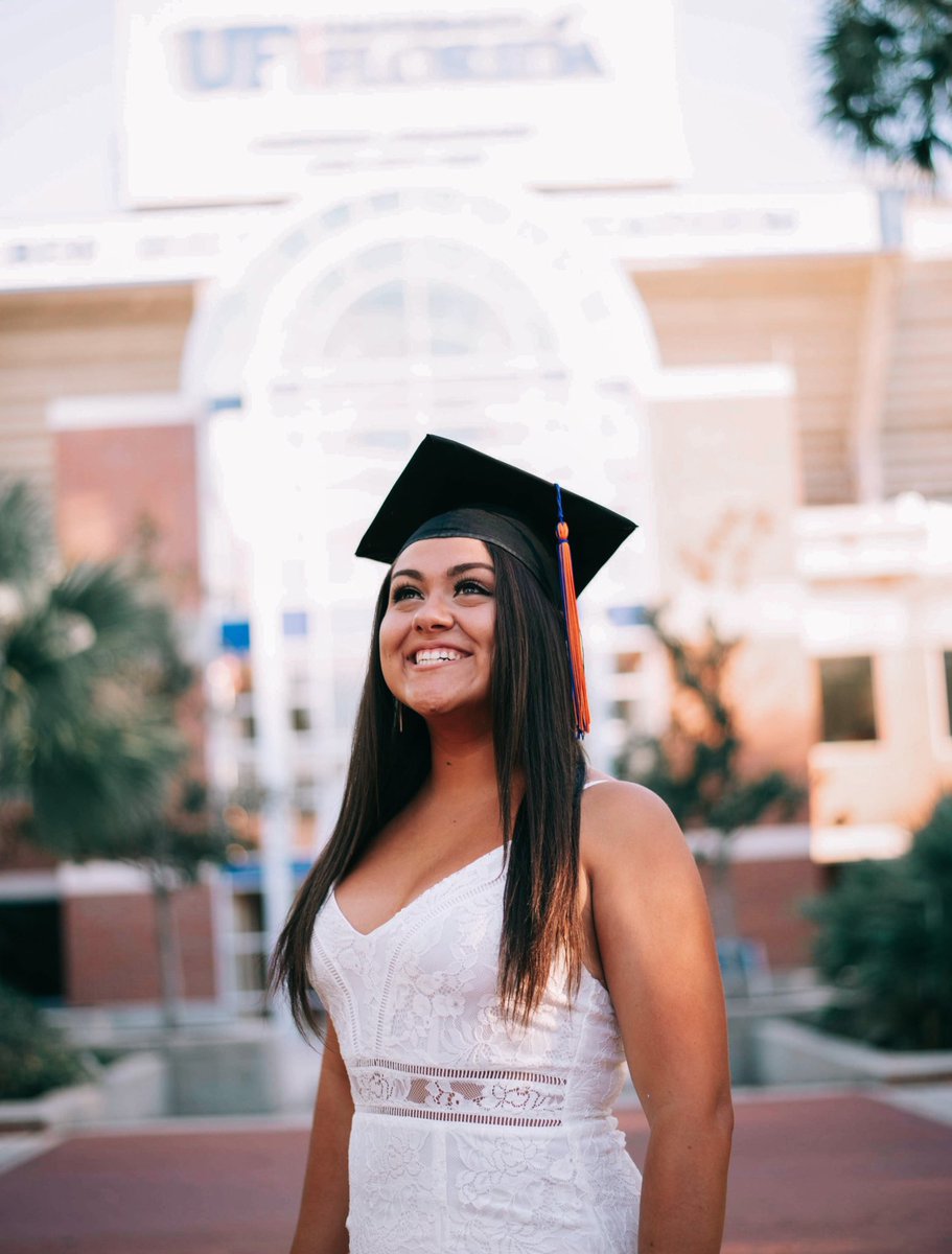 mic_samantha's tweet image. Thank you for everything @UF ✨🎓 #gatorgrad #uf20 #firstgengraduate