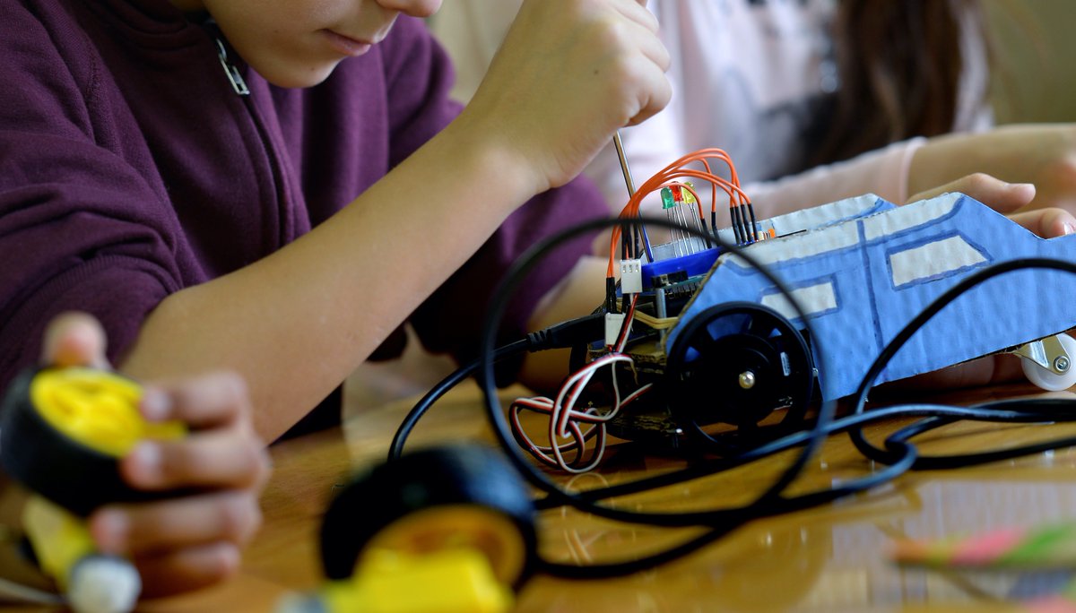 EeixampleI's tweet photo. Aquests dies estem preparant una acció comunicativa en directe, volem escolar també la vostra veu i explicar-vos la visió de centre que estem elaborant: una escola comprensiva, humana i integradora. Aviat us diem més coses.🤔 https://t.co/11wdghtaDM