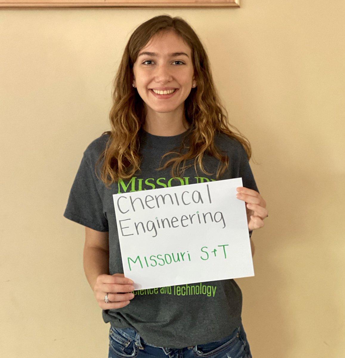 MHS_Counseling's tweet photo. Today’s #STEMsigningday student is Vena Prudent. 

She will be studying Chemical Engineering @MissouriSandT!

Congratulations, Vena! 

#WeAreMehlville #msdr9 #Missourisandt #STEM #STEMeducation #CollegeBound https://t.co/AbLT5w6nou