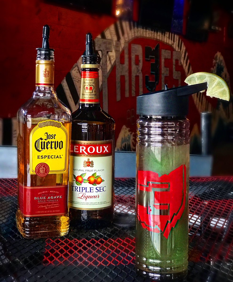 THR3ES 🌊🍾❤️ tweet media