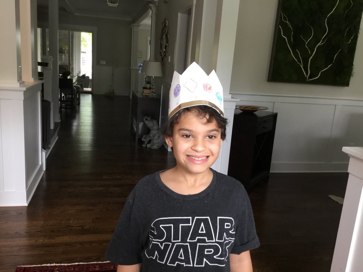 StryculaMcLean's tweet photo. 1st graders listened to @BenHatke read his story, "Nobody Likes a Goblin" and then they made crowns like Goblin's! #McLeanSchool #DistanceLearning https://t.co/R5LIlMbnFs