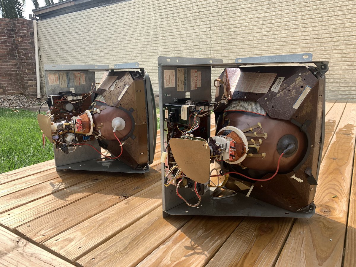 90minutetape's tweet photo. Washed some #Electrohome #G07 monitors that were in the two Centipede cabinets I sold off yesterday. Working but maybe candidates for a tube swap. I’d like to get my other tube swap working before I subject it to another monitor. 😁 https://t.co/5LwZE2v4qT