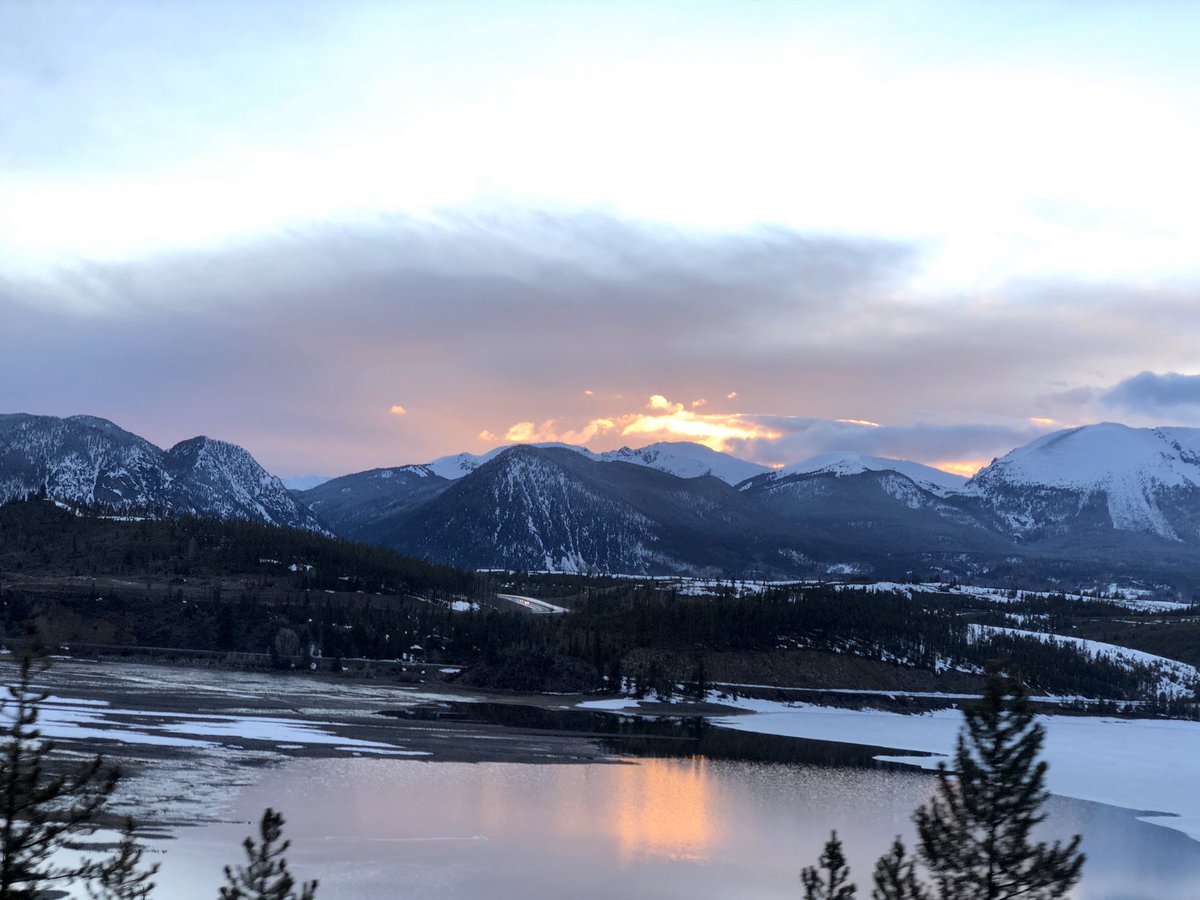 PrincessBeverly's tweet photo. First trip with my love &amp; many more to come 🗻💗 https://t.co/F1JCUNR50r