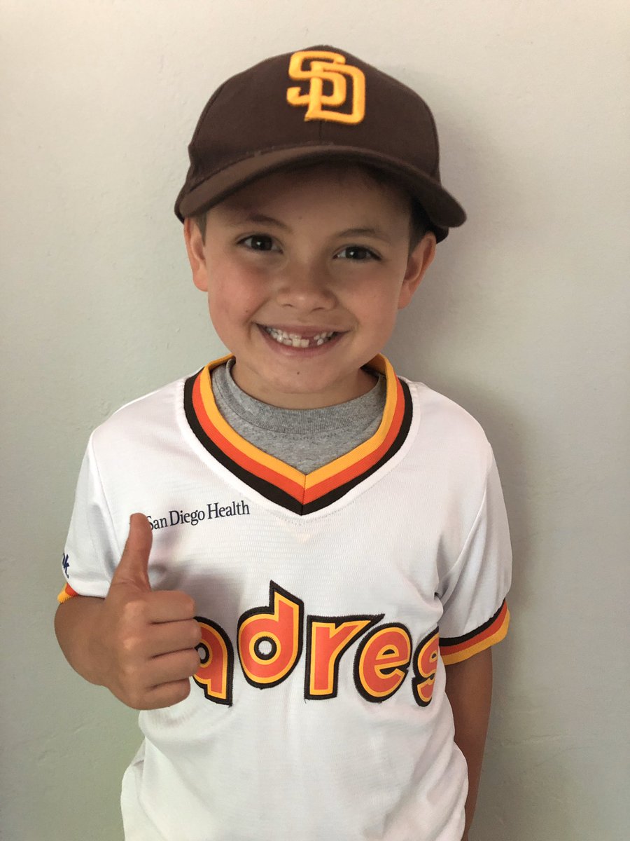 soaring_sandy's tweet photo. Happy Sports Day! We can’t wait to get back out on the t-ball field! #AVOSpirit @AvocadoPTA @avocadogators @Mrsreifclass https://t.co/dd2tlvDvwi