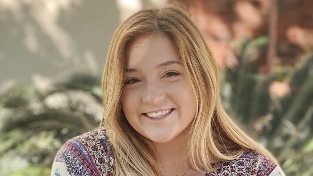 valdostastate's tweet photo. Rachel McKenzie Mathis of Nashville, Georgia, is the recipient of the Spring 2020 President’s Award for Academic Excellence for the College of the Arts at Valdosta State University. 🎓
🔗 https://t.co/IeGd0TZEZP | #VStateGrad https://t.co/j7msLN9XA6