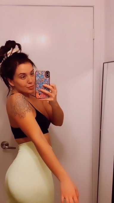 Did you get your morning workout in today? 💦😛 #movethatbooty https://t.co/sdOPA4TfQ7<a href="/tag/movethatbooty"class="tags"><span>#movethatbooty</span></a>
