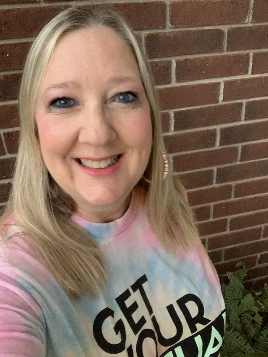 susanblowey's tweet photo. Supporting our @KirkElementary staff because they have for what it takes to virtually @getyourteachon for our kids! #kirkroar #TeacherAppreciationWeek #abraKIRKdabra #CFISDSpirit #GetYourVirtualTeachOn #KidsDeserveIt #BeTheOne #KirkLearningAtHome https://t.co/hZ1HnM9v0C