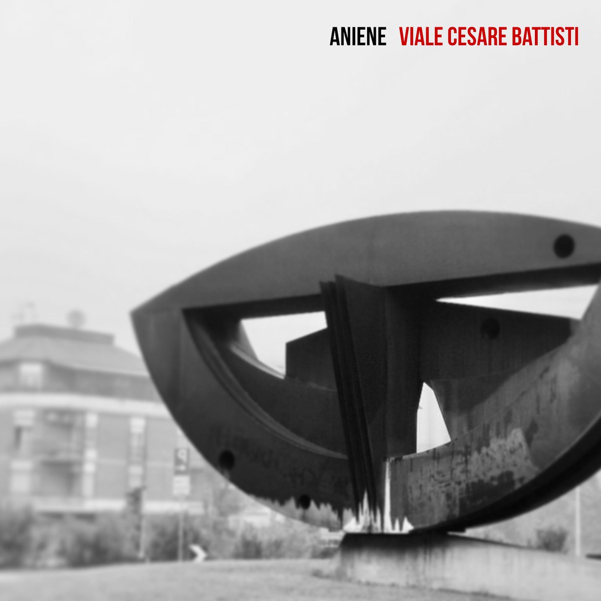 Ci ho messo un po' a ripubblicarla qui, ma da qualche tempo è uscito questo singolo un po' malinconico e anche un po' no.
Parla della strada che abbiamo fatto per arrivare fin qui 🛣
Foto di: Emanuele Menichelli
buff.ly/2YDAVRs
#aniene #strade #vialecesarebattisti