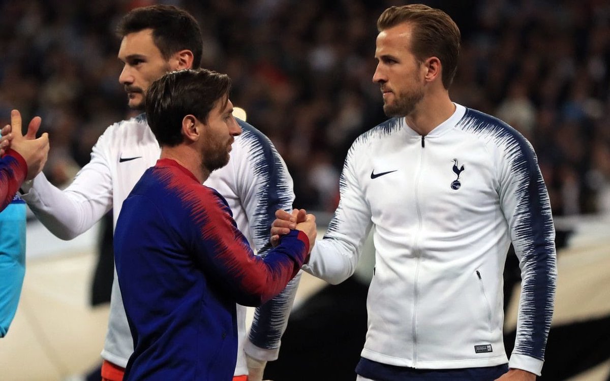 axelthfc's tweet photo. Harry Kane with some fans https://t.co/QuzxsKSlSK