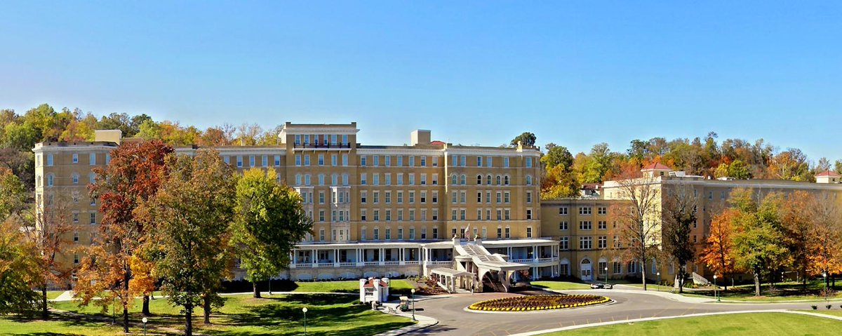 visitfrenchlick's tweet photo. @USTravel @VisitIndiana @VisitIndy @SantaClausInd @SouthShoreCVA @VisitFortWayne @VisitHamiltonCo @JayCoTourism @VisitDeKalbCo @GoSoIN Be sure to visit southern Indiana &amp; stop by French Lick West Baden to see our historic small town! ❤️
Don't forget to enjoy a Chocolate Dome dessert at the French Lick Resort! https://t.co/T3zfc2drSK