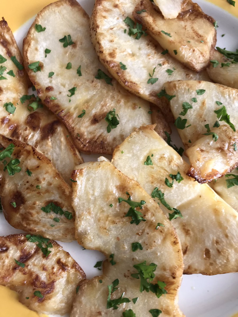 Bij de <a href="/deStreekboer/">De Streekboer</a> een knolselderij gehaald en er eens geen winters soepje van gemaakt, maar in lenteboter gebakken. Heerlijk Hollands met Bildtstar en een hakkebaltsje.😋