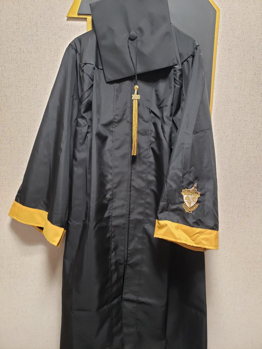 EricDouglas45's tweet photo. Seniors this is a reminder that cap and gown pick-up is this Friday, May 8th from 9 am - 12:00 pm, door #1 of the high school. All pick-ups will be curbside. https://t.co/hgHzbLiPc0