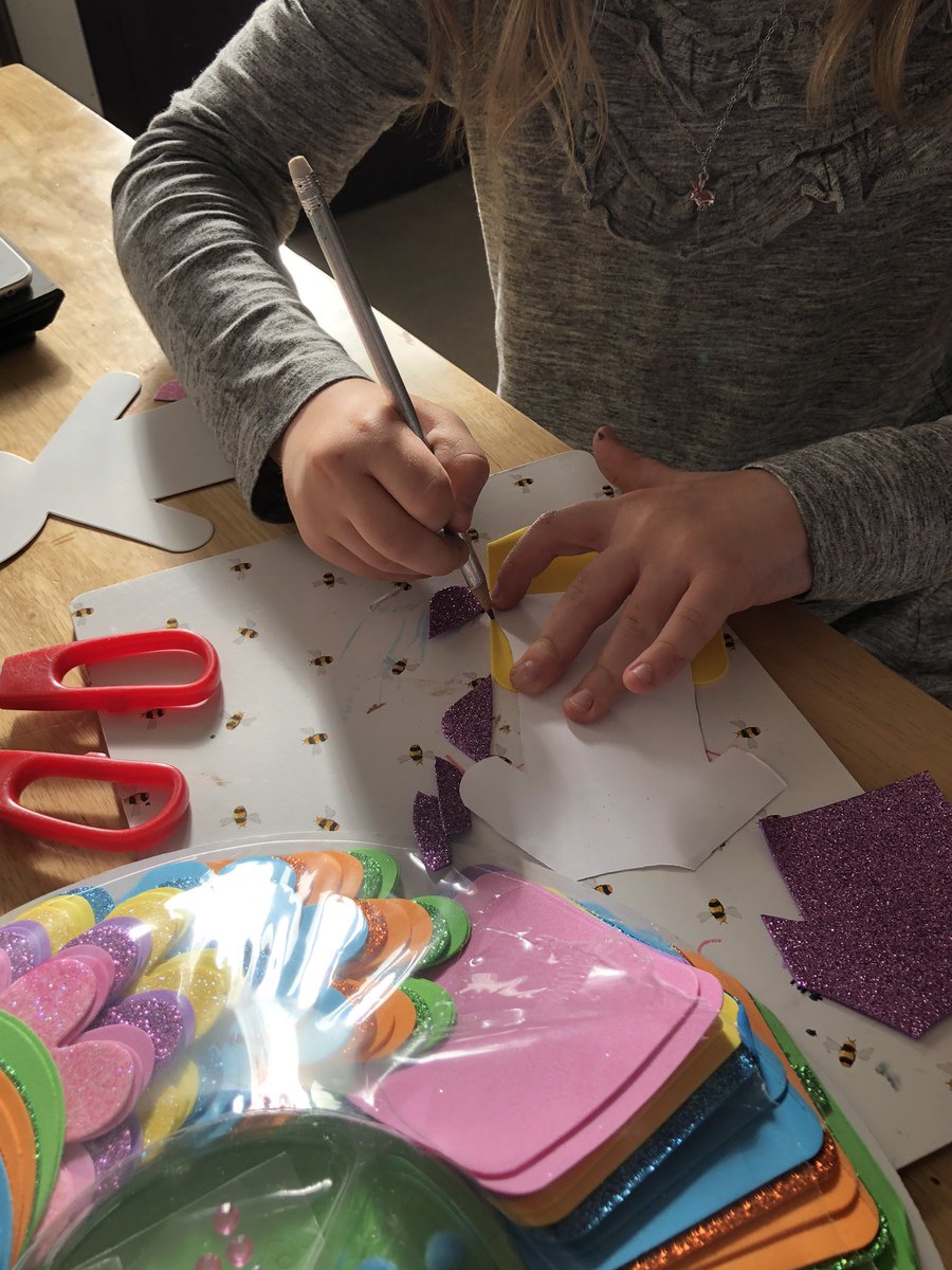 Mrs_NBarber's tweet photo. Maisy and Daisy was the fairy 🧚🏻‍♂️ @EGPA_Y3_4 #artsandcraftsafternoon https://t.co/N3ASF41xCi