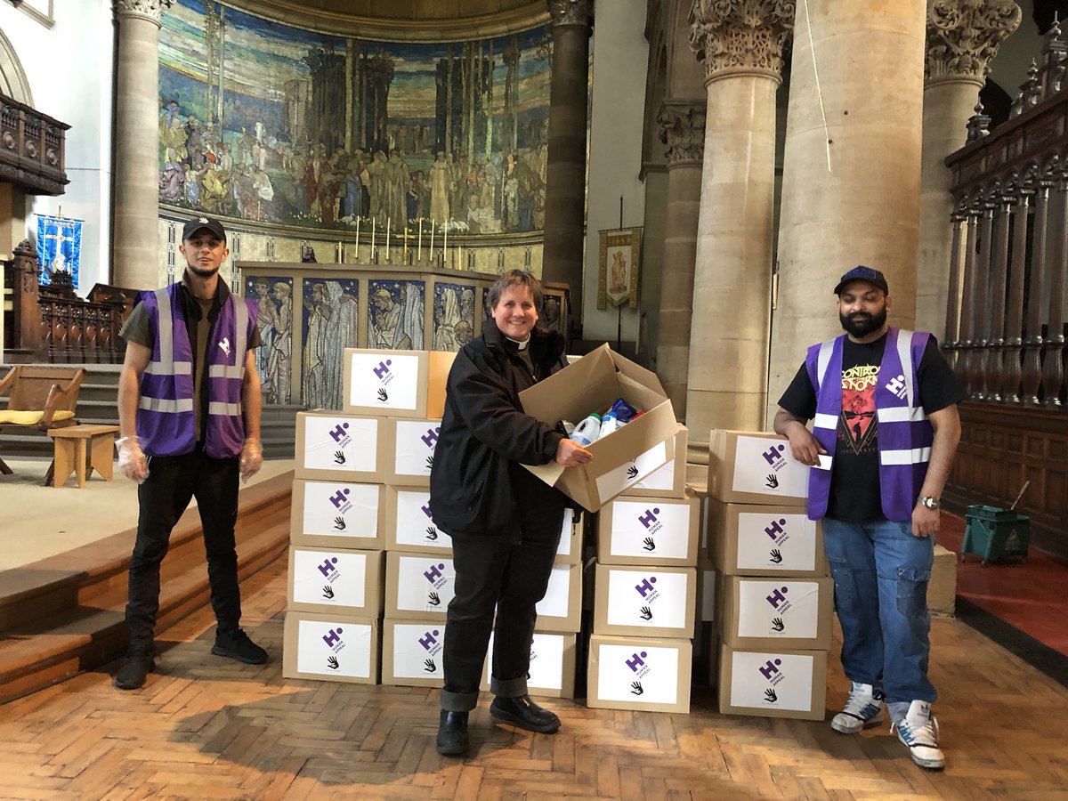 kaneezkhan31's tweet photo. A huge thank you to @HumanAppeal for coming across from Rochdale to Leeds to drop of 50 packs of food for @aidan_leeds FoodShare. Thank you @samraKazam for organising💜
Each week the no’s of people needing food-packs is rising so this is very much appreciated.
#GivingTuesday https://t.co/gwoHbiMI1c
