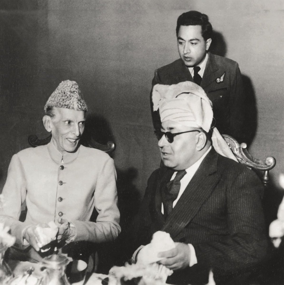 But in 1948 not only was KhaneKalat not arrested, he was honoured by  #Pakistan with a royal title & appointed as the ceremonial ‘KhaneAzam’ of a newly created Tribal Council of Balochistan called Balochistan States Union comprising states of Kharan, Makran, Lasbela & Kalat./19