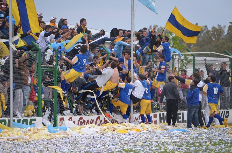 mateo_joannas's tweet photo. San Jorge es hijo de una expresión popular. Inclusiva, solidaria y eterna. 
Nació entre alpargatas y espinas, pero hoy luce en su verde césped los últimos gritos de la elegancia.
Soñó con ser campeón, y tiene tantas estrellas que una brilla desde lo más alto.
Apenas 70 años... https://t.co/YaoDOxUvQd