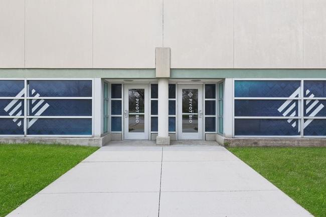 ISUResearchPark's tweet photo. #TenantTuesday We recently finished Pivot Bio's (@pivotbio) space and it is a great example of what can be done to modernize spaces in an existing facility! Read more about our newest tenant in our multi-tenant space: https://t.co/hgnM3Iu6mO https://t.co/2cP3kFuaD0