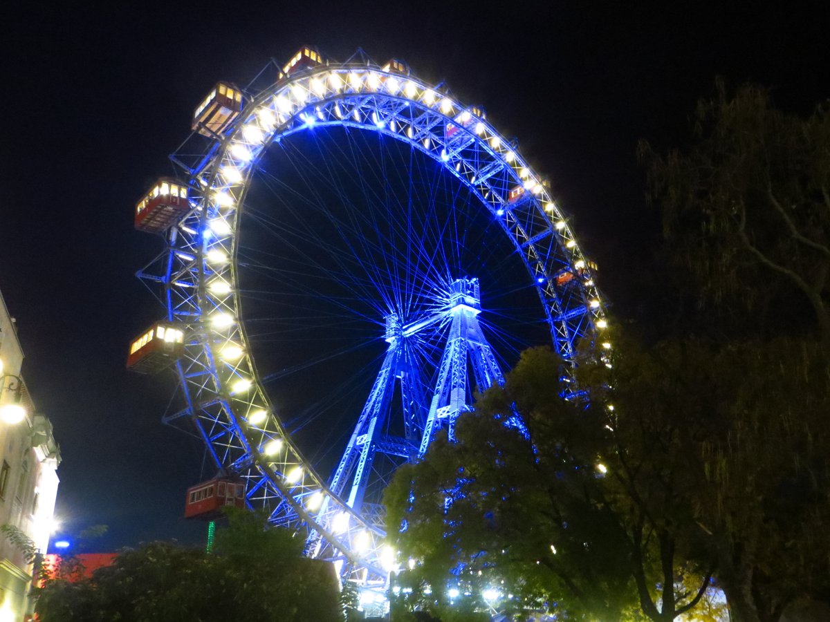 Phaustria_'s tweet photo. Wir freuen uns, dass uns das Wiener  Riesenrad am heutigen World PH Day unterstützt und blau leuchten wird 💙 

Wiener Prater 
#bluelips #phaeurope #goodPHnews #WorldPHDay #pulmonaryhypertension

(c) PH Austria https://t.co/VQJybg2I8r
