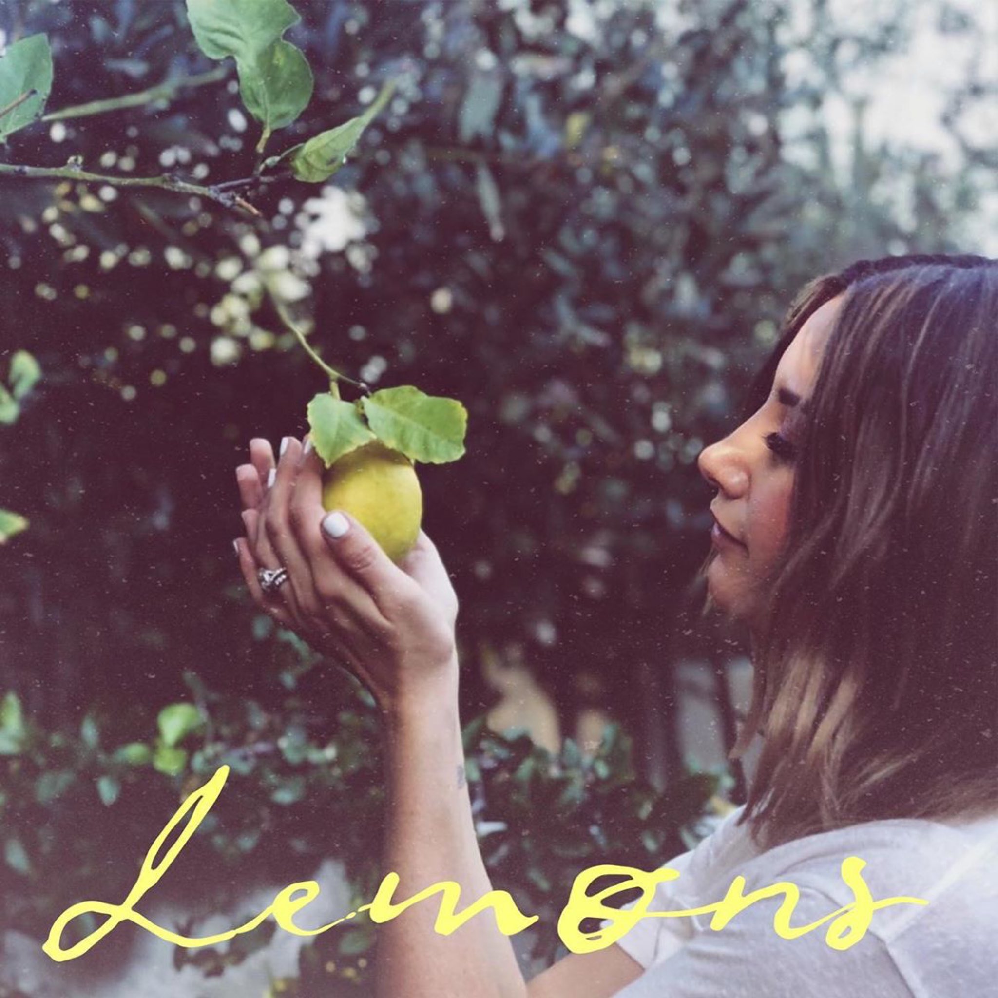 Ashley Tisdale >> single "Lemons" EXROQoEUYAYLcCA?format=jpg&name=large