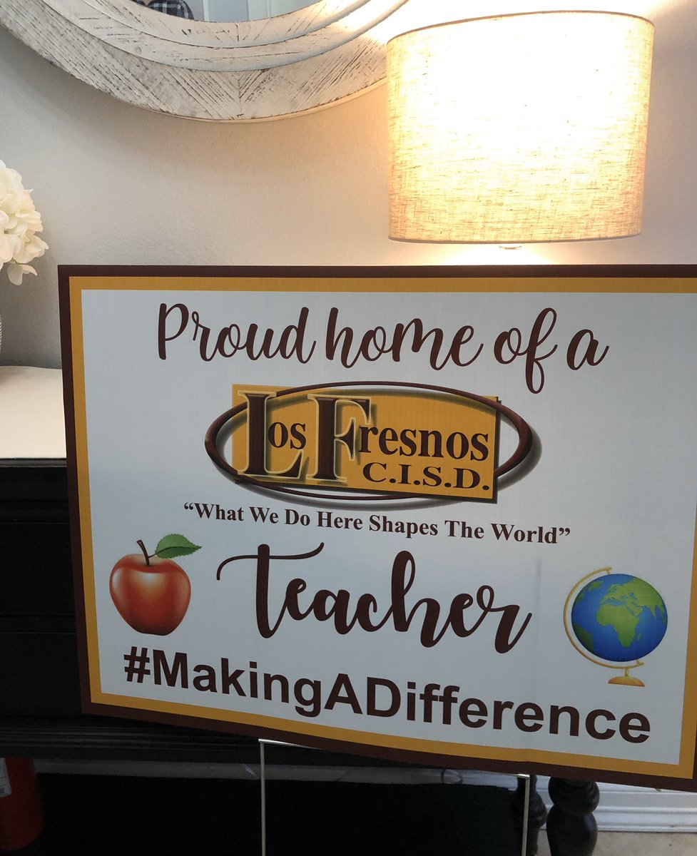 EricaElizondo16's tweet photo. Thank you @LosFresnosCISD for the hand-delivered gift! I will always display it proudly because I am blessed to be a part of the best district.❤️@resaca_gators #StrongerTogetherRMS https://t.co/ulTXsGFkbd