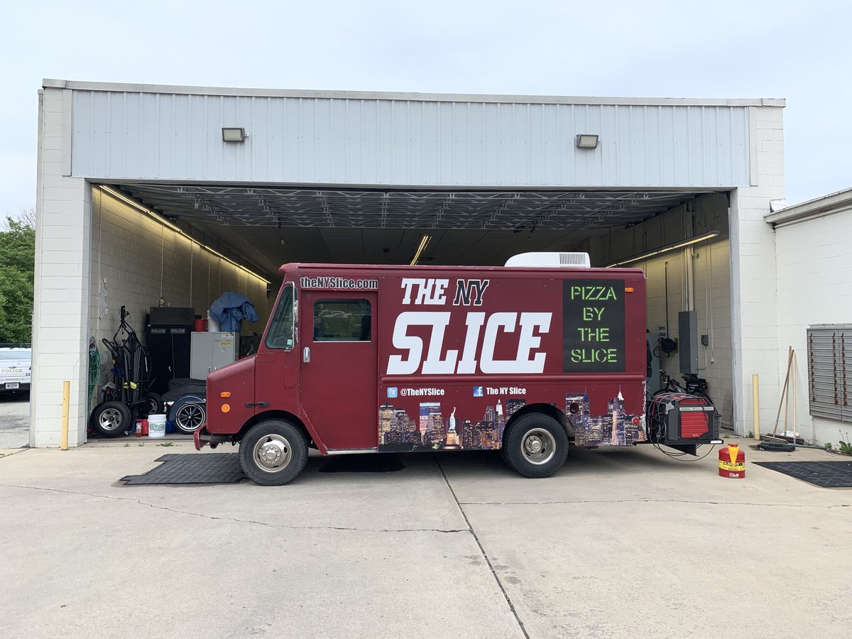 RickFOP86's tweet photo. TAKING PLACE NOW: Indy FOP Food Stops for Cops feeding Officers serving on the frontlines @IMPDNW and the Traffic Division including the Motorcycle Drill Team #CopsCount #BackTheLine #FOP https://t.co/dFLYhDvQ43