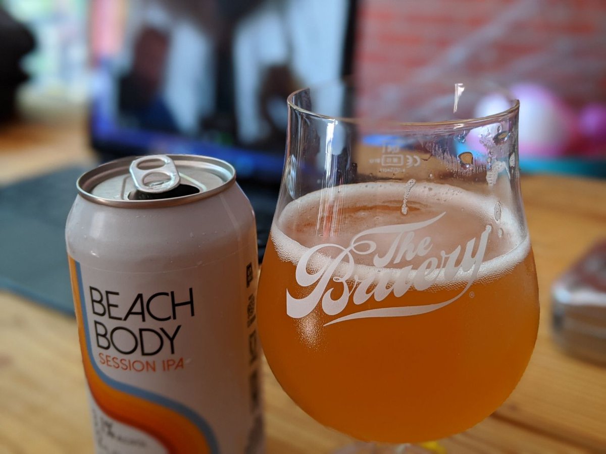 geekouthsv's tweet photo. "@hsvdotbeer: Happy hour with the family calls for a beer! @YellowhammerAle Beach Body from @rccbhsv #virtualtaproom https://t.co/GCaO0BqA42