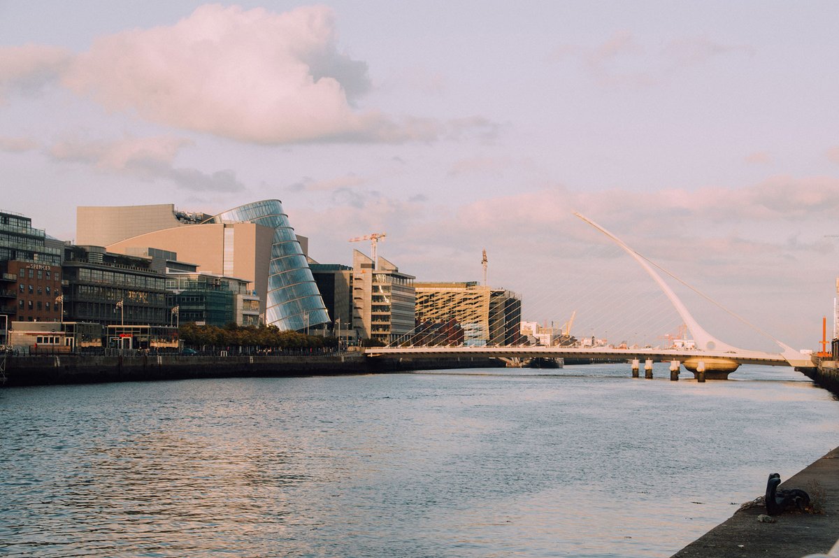 P1 #battlephoto #architecture moderne avec le pont  à haubans "Samuel Beckett" en hommage à l'écrivain à Dublin