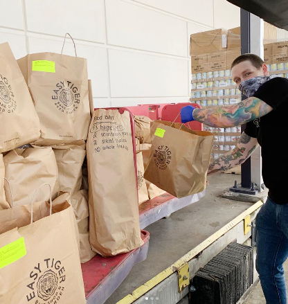 marketambassdor's tweet photo. @easytigeratx will soon hit their goal of donating 10,000 loaves to the Austin community! We feel the love and support all over this city! We love you Austin!❤️ #ambassador4tx  #standwithaustin #atxstrong #atxsmallbusiness #restaurant #donate #community #keepaustineatin https://t.co/UddhVHHl5Y