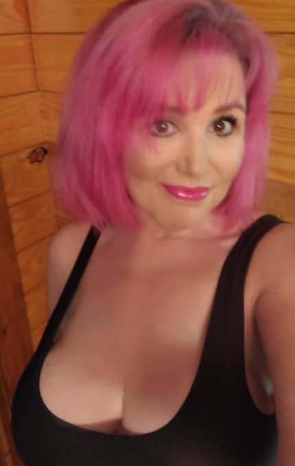 Ok I've gotten several requests to see my actual pink hair. Here it is....FYI it washes out but for now<a href="/tag/atlanta"class="tags"><span>#atlanta</span></a>