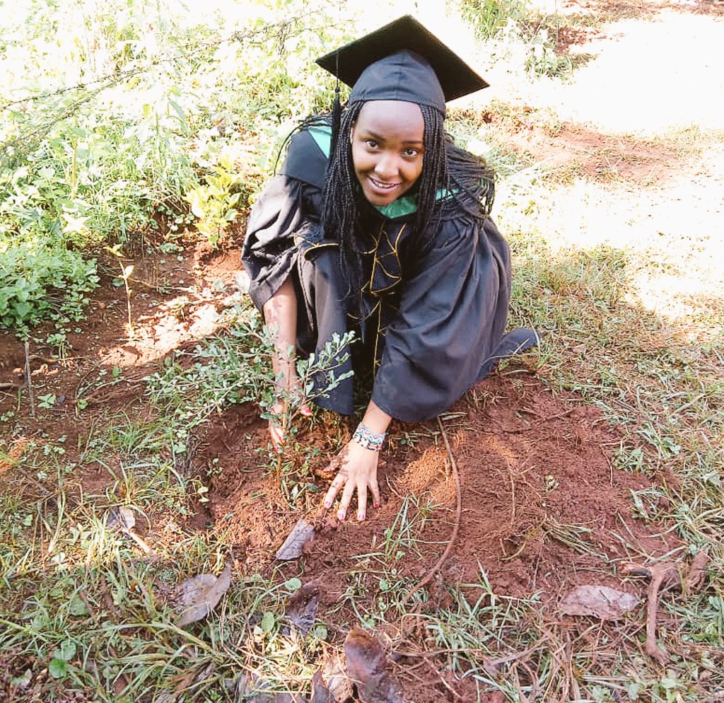 lizwathuti's tweet photo. Despite what's going on with #COVID19,there's still a special way that people can celebrate graduations/birthdays/anniversary!

Plant a tree🌳,flowers or any plant even in your home backyard, nurture it to maturity and watch it grow.❤You will live to remember! Spread the love.🌎 https://t.co/nLdOW0ZV2y
