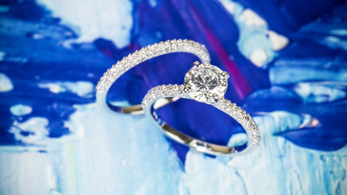 NovelEdwin's tweet photo. Engagement Set by Edwin Novel #ENJD #EdwinNovel #EdwinNovelJewelryDesign #madeinusa #diamond #jewelry #ring #diamondring #engagementring #engagmentset #solitaire #solitairering #sidestone #sidestonering #band #weddingband https://t.co/YblGTJVd9W