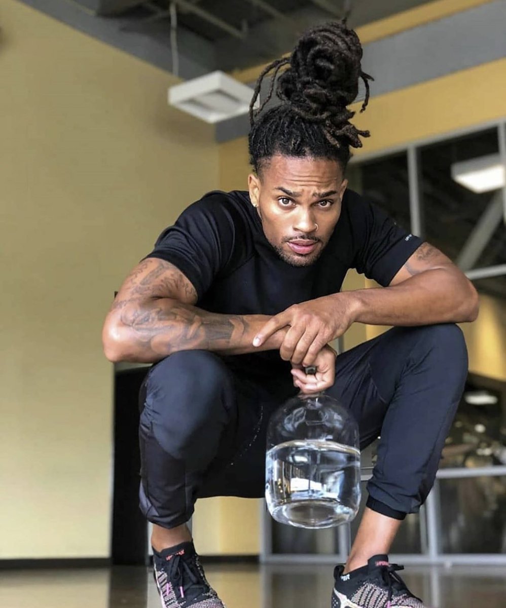 _postbadguys's tweet photo. I think we all can agree that black men with locs >>> https://t.co/f88WbqPLk8