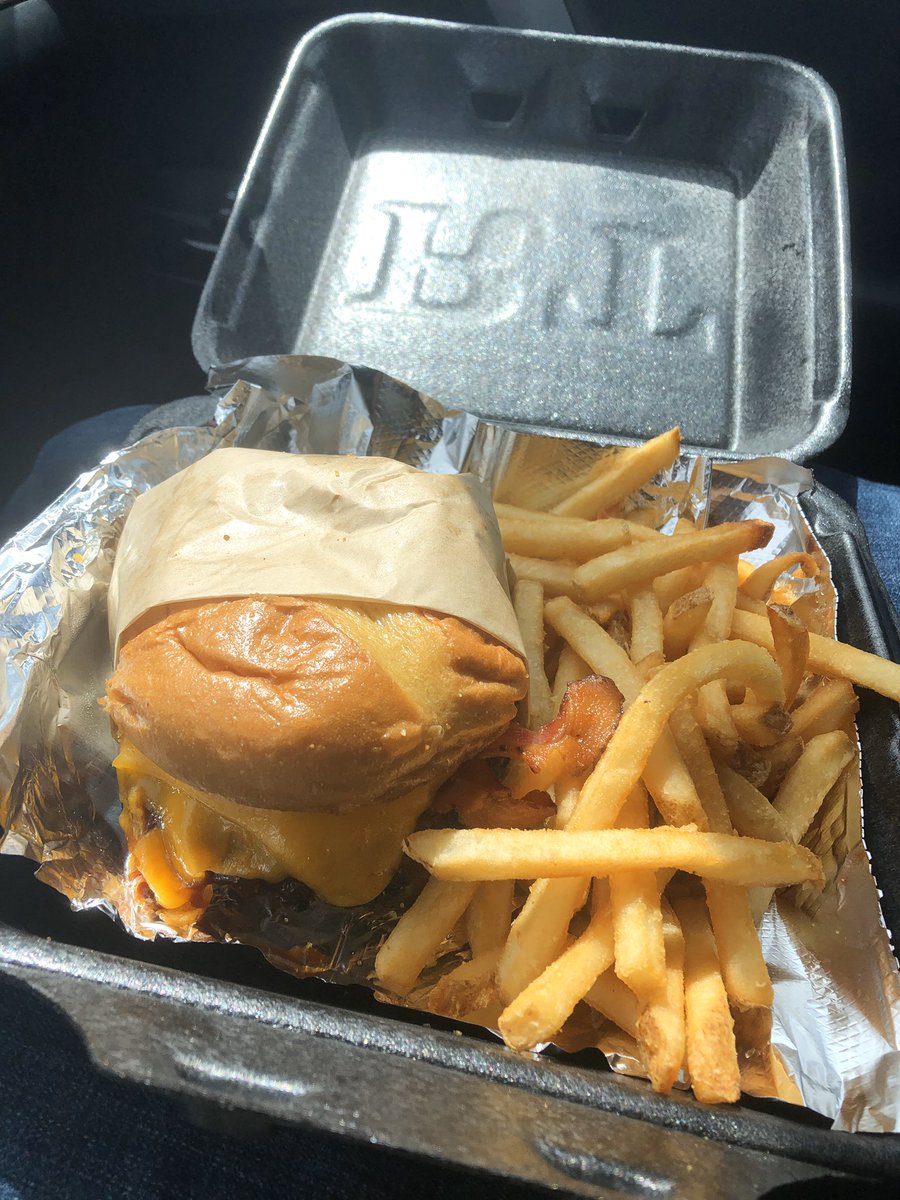 Mrs. Harrah tweet media