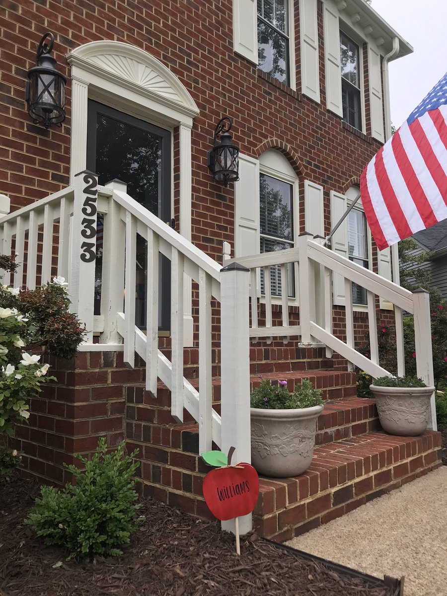 Erin Williams (@mrswilliamsoles) on Twitter photo Thank you <a href="/oceanlakeses/">Ocean Lakes ES</a> PTA, <a href="/lmreese3/">Linda Reese</a> and <a href="/VBMollyLewis/">Molly Lewis</a> for this adorable yard sign and all the treats today. You really know how to make a teacher feel special! #proudteacher #thankful #5thgrade Thank you <a href="/oceanlakeses/">Ocean Lakes ES</a> PTA, <a href="/lmreese3/">Linda Reese</a> and <a href="/VBMollyLewis/">Molly Lewis</a> for this adorable yard sign and all the treats today. You really know how to make a teacher feel special! #proudteacher #thankful #5thgrade
