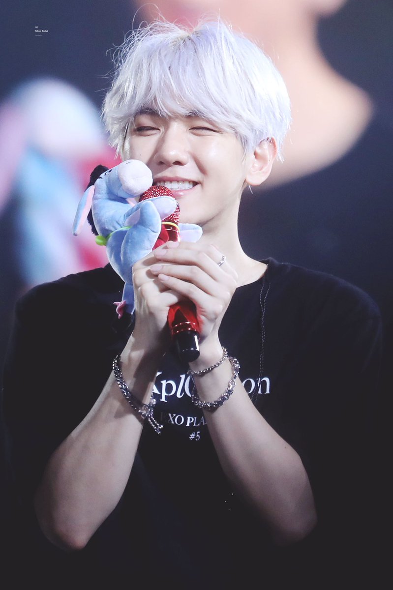 EXOfanbase_Int's tweet photo. HPBD to our precious Baekhyun 🎊🎉🎈🎁🎂

EXO-L wish you to always fill with happiness and always be healthy. Thanks for all your hard work &amp; for being a part of EXO. Hope you will continue to be successful in everything you do❣️

#HappyBaekhyunDay
#자랑스러운_큥이날
@weareoneEXO https://t.co/W3CRQimeEC